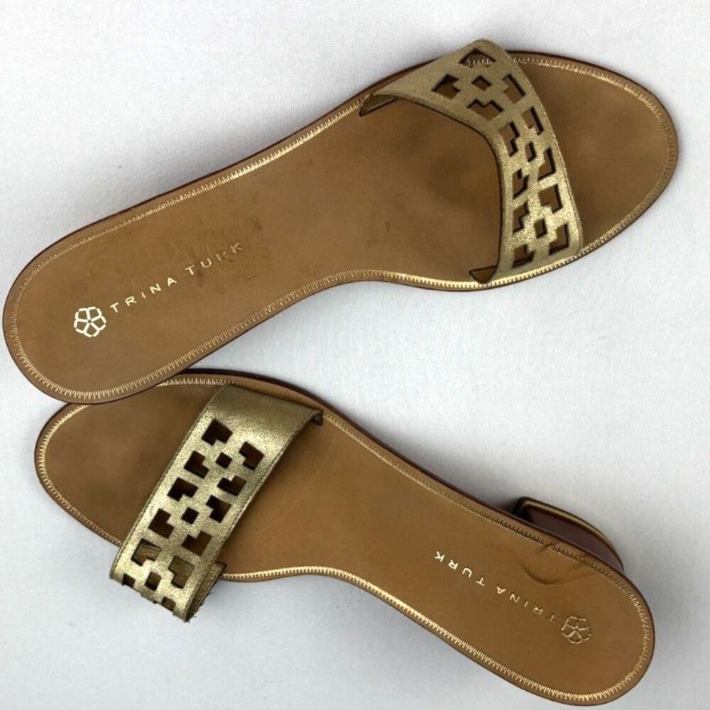 ~ Trina Turk Gold Sandals 10 Preppy Bougie Beachy Coastal Resort Vacation Heel